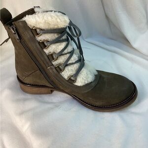Cozy Olive Lace-Up Boots with Shearling Lining